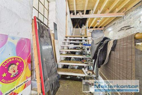 Trepper zur Werkstatt und Dachboden - 