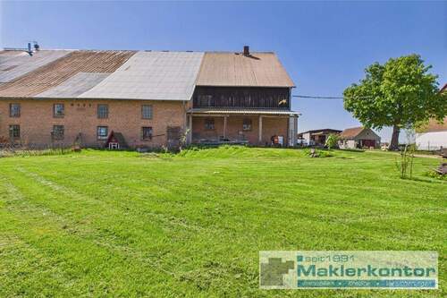 Objektansicht mit Grundstück - Attraktive Doppelhaushälfte mit viel Potenzial Nähe Varchentiner See