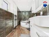 REMAX Immobilien DeLux Einfamilienhaus Badezimmer Schwalbach Mark Borowicz - 