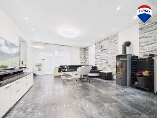 REMAX Immobilien DeLux Einfamilienhaus Wohnzimmer Schwalbach Mark Borowicz - 