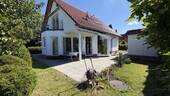 Der Blick von der sonnigen Terrasse - 