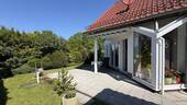 Der Blick von der sonnigen Terrasse - 