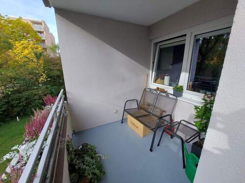 Balkon 1 vor Küche und WZ - Provisionsfreie 3-Zimmer Wohnung in Großhadern