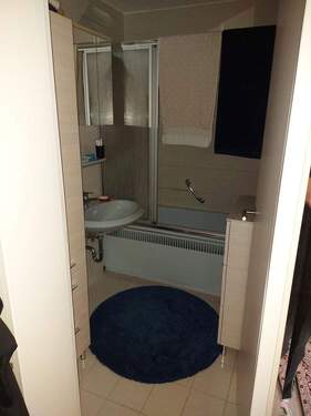 Bad mit Wanne - 