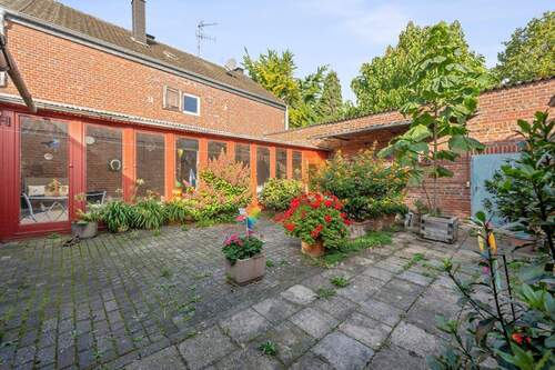 Innenhof - 4 Zimmer Doppelhaushälfte zum Kaufen in Korschenbroich