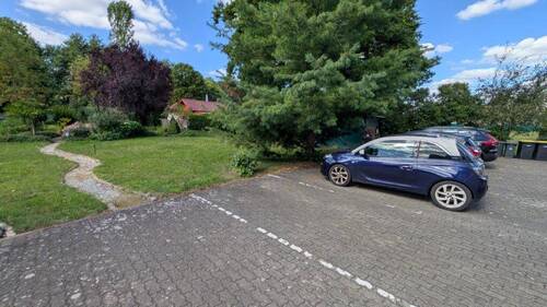 Stellplatz und Garten - 2 Zimmer Etagenwohnung in Eishausen