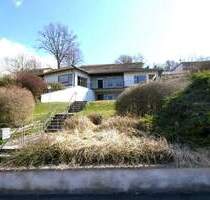 Preisänderung: Sonniger Walmdach-Bungalow mit Blick über Weitramsdorf