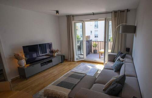 Wohnzimmer - 2 Zimmer Etagenwohnung zum Kaufen in München