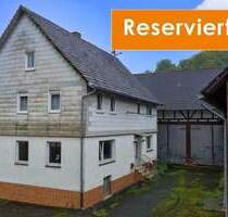 Viel Platz, viele Möglichkeiten, günstiger Preis - Resthof mit großem Grundstück in ruhiger Lage - Sontra Stadthosbach