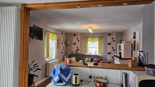 Blick von Küche ins Esszimmer - 