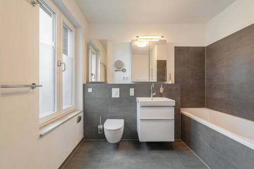 Bad en Suite mit Wanne - 