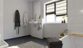 Tageslichtbad mit Badewanne und bodengleicher Dusc - 