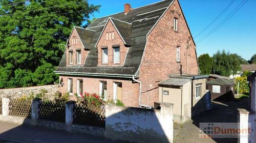 Vorderansicht - Zweifamilienhaus mit viel Potenzial und großem Grundstück mit zahlreichen Möglichkeiten.