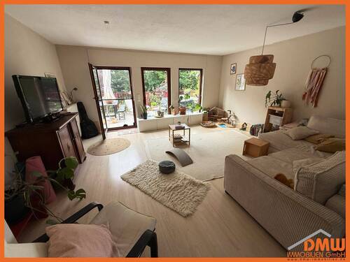 Wohnzimmer__ - 4,5 Zi, EBK, 2 x TL-Bad (Wa+Du), Terr., Keller, Waschraum, PKW-Stellpl.