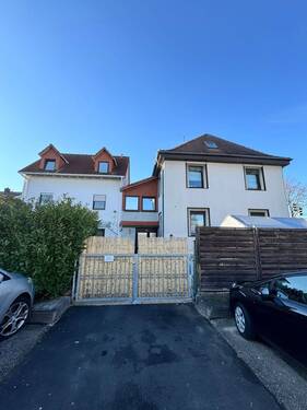 Einfahrt - 9 Zimmer Einfamilienhaus in Karben