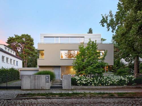 Das Architektenhaus zeichnet sich durch seine hochwertige Bauweise aus und bietet über 400m² Wohnfläche - Einfamilienhaus mit 444,00 m&sup2; in Berlin zum Kaufen