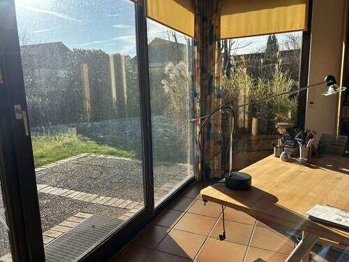 Einlieger mit großen Fenstern - 