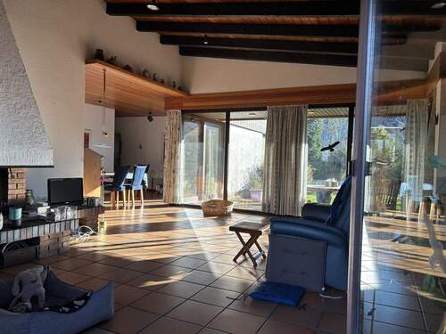 Wohnzimmer, hohe Decke ! - 