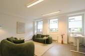 Helles Büro mit großzügigen Fensterflächen - 