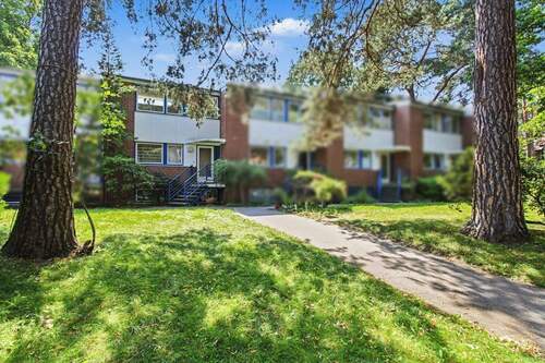 Objektansicht - Bezugsfrei: Ihre Eigentumswohnung in Form eines Reihenmittelhauses mit Garten + TG in Nikolassee!