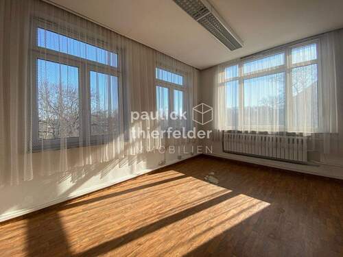 Büro Hauptgebäude - 