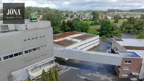 Übergang Halle 3 zu 5 - Halle in Münchberg