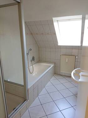 Vollbad mit Dusche - 