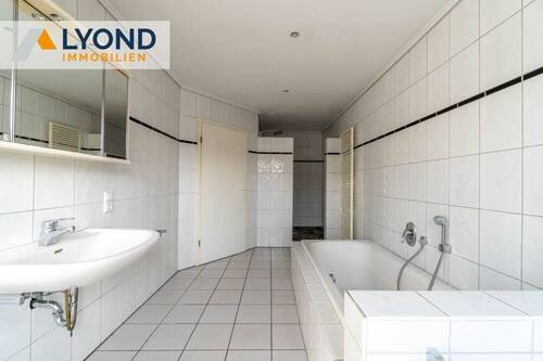 LYD 3692 - 6 Badezimmer - 