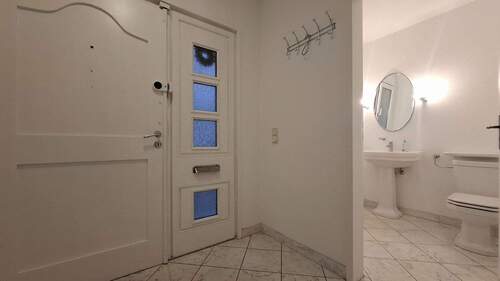 Diele und Gäste WC - Einfamilienhaus mit 175,00 m&sup2; in Niddatal zum Kaufen