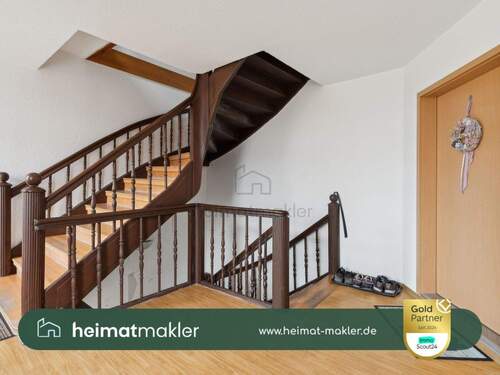 Treppenhaus - 1 Zimmer Mehrfamilienhaus, Wohnhaus in Wiedemar