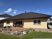 Bungalowansicht vom Garten - 