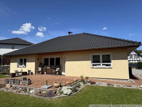 Bungalowansicht vom Garten - 