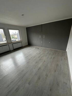 Wohnzimmer - 2 Zimmer Etagenwohnung zur Miete in Duisburg