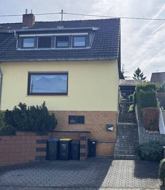 Außenansicht Haus - Gemütliches Einfamilienhaus mit Terrasse, Garten und Stellplatz in guter Wohnlage von Vallendar