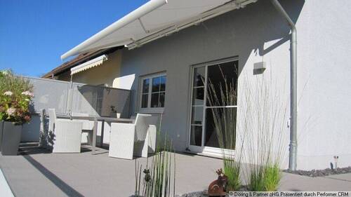 Terrasse zum Garten - schmuckes Reihenendhaus mit großer Terrasse, Sauna und 2 Carport-Stellplätze