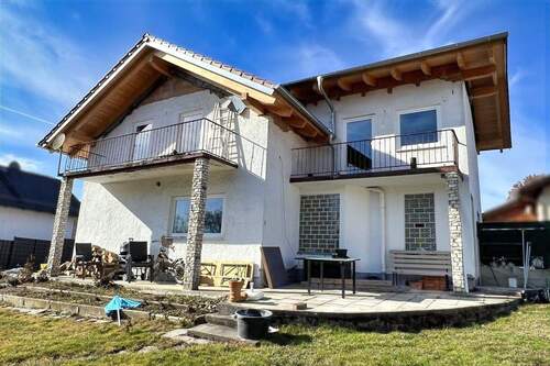 Außen - 5 Zimmer Einfamilienhaus in Eggenfelden