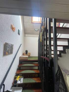 Treppenhaus EG Eingangsber. (Weitwinkelaufnahme) - 8 Zimmer Einfamilienhaus zum Kaufen in Bühlertal