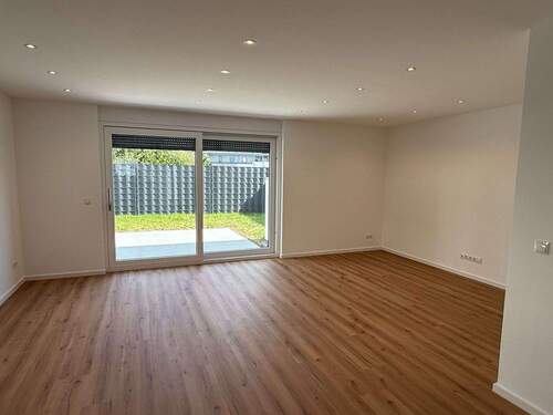 Wohnzimmer - 7 Zimmer Doppelhaushälfte in Neuwied