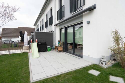 Große Terrasse mit Markise.jpg - 
