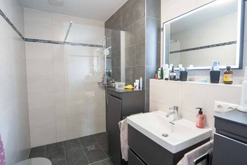 Hauptbad Dusche.jpg - 