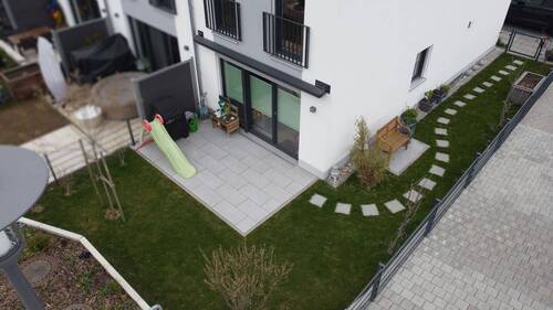 Ruhiger Garten.jpg - 5 Zimmer Reihenendhaus zum Kaufen in Dorfen