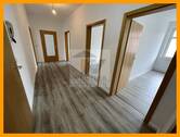 Flur - Geräumige 4-Raum-Wohnung in Gera-Untermhaus - renoviert, zentral und familienfreundlich.