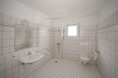 Badezimmer - Etagenwohnung mit 38,00 m² in Erlangen zur Miete