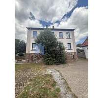 Außergewöhnliches Wohnhaus mit Nebengebäuden in Warburg-Germete - Warburg / Germete