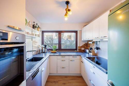 Einbauküche - 3 Zimmer Etagenwohnung in Stuttgart