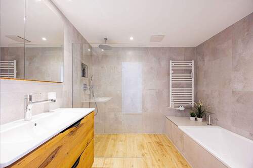 Badezimmer - Etagenwohnung mit 100,50 m&sup2; in Stuttgart zum Kaufen