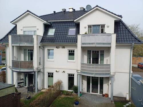 Rückansicht - 1 Zimmer Mehrfamilienhaus, Wohnhaus zum Kaufen in Zetel