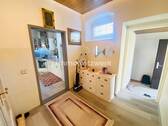 Flur OG (2) - Mehrfamilienhaus, Wohnhaus mit 230,00 m² in Selb zum Kaufen