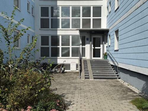 Eingangsbereich mit Rampe - 3 Zimmer Etagenwohnung zum Kaufen in München