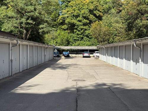 Garagenhof mit abgeschl. Einzelg. - 3 Zimmer Etagenwohnung in München